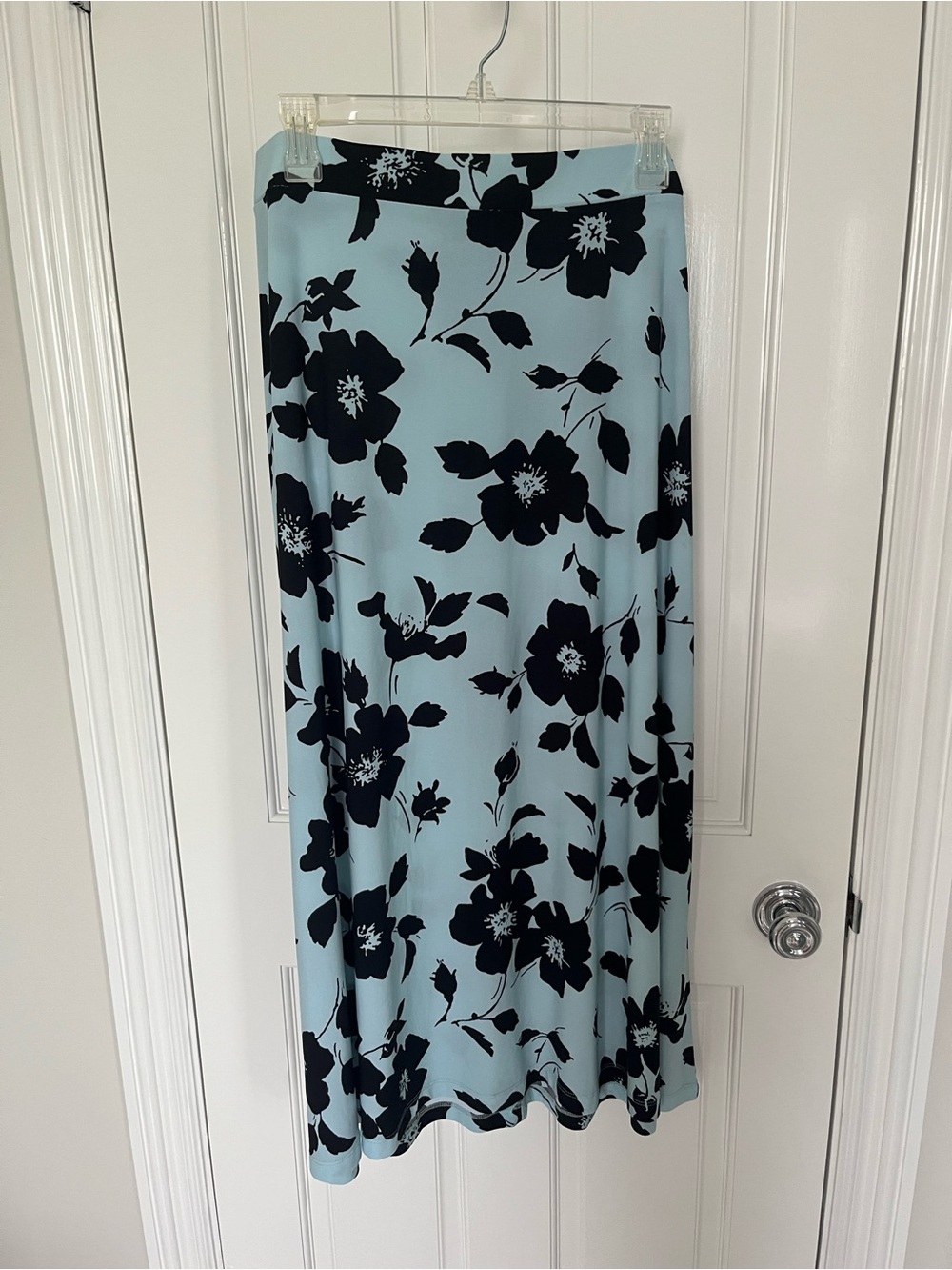 Black Label by Evan-Picone Aqua and Black Floral Maxi Skirt Size Large